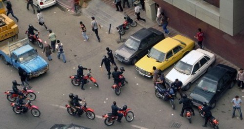 Iran policiers anti-émeutes à moto téhéran 22 juin 09.jpg