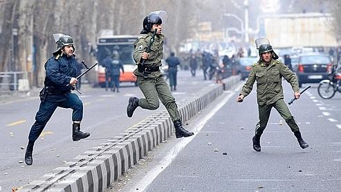 Iran police 27.12.09.jpg