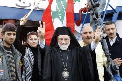 Ancien archevêque grec-catholiique embarque vers Gaza.jpg