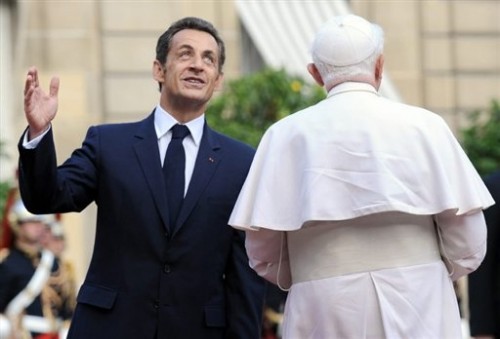 Sarkozy le pape.jpg
