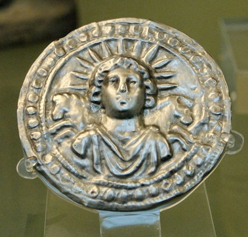 SOL INVICTUS 3è siècle disque d'argent romain.jpg