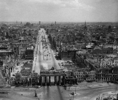 sans-titre.png Berlin en ruines 1945.png