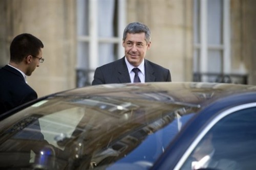 Henri Guaino caillassé.jpg