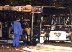 Bus incendié à Marseille le 28 oct 2006.jpg
