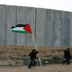 Mur de séparation et drapeau palestinien.jpg