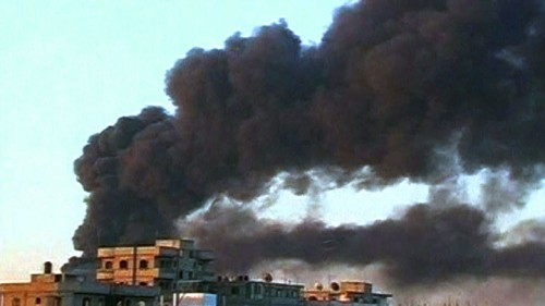 Gaza fumées noires d'un bombardement.jpg