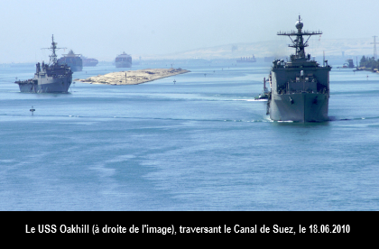 suez1le USS Oakhill traversant le canal le 18.06.10.png