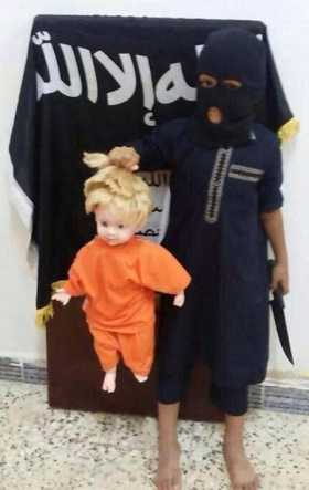 enfants-musulmans-poupees-blanches.jpg