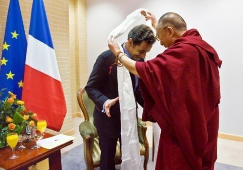 Sarkozy et le dalaï-lama - 6 décembre 08.jpg