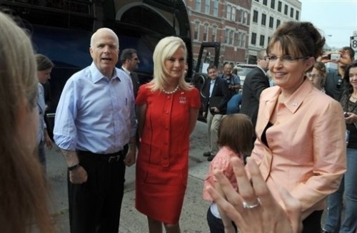 McCain et sa femme Cindy à Pittsburg.jpg