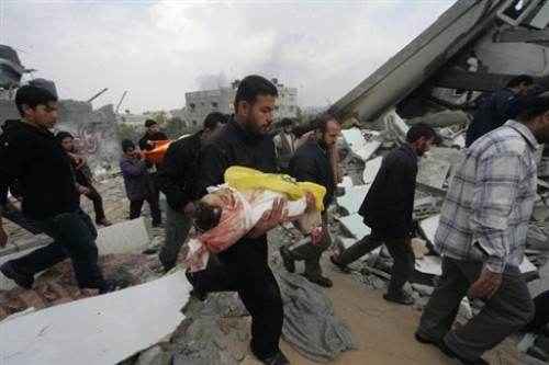 Civils palestiniens dans les décombres 17 01 09.jpg