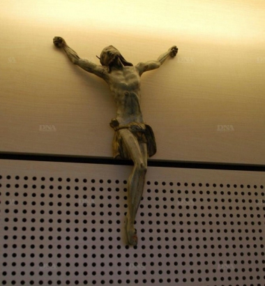 y0p3u0v.jpg crucifix.jpg