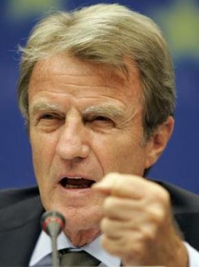 Bernard Kouchner n'est pas écouté en Iran....jpg