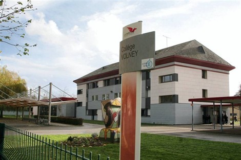 Collège Volney à Craon Mayenne.jpg