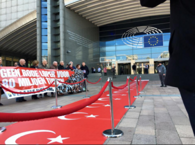 tapis-rouge-pour-les-80-milions-de-turcs.png