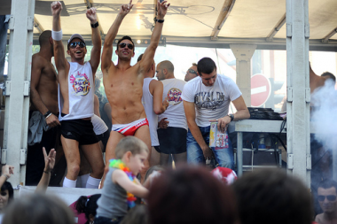 sans-titre.png gay pride 2011 à Toulouse.png